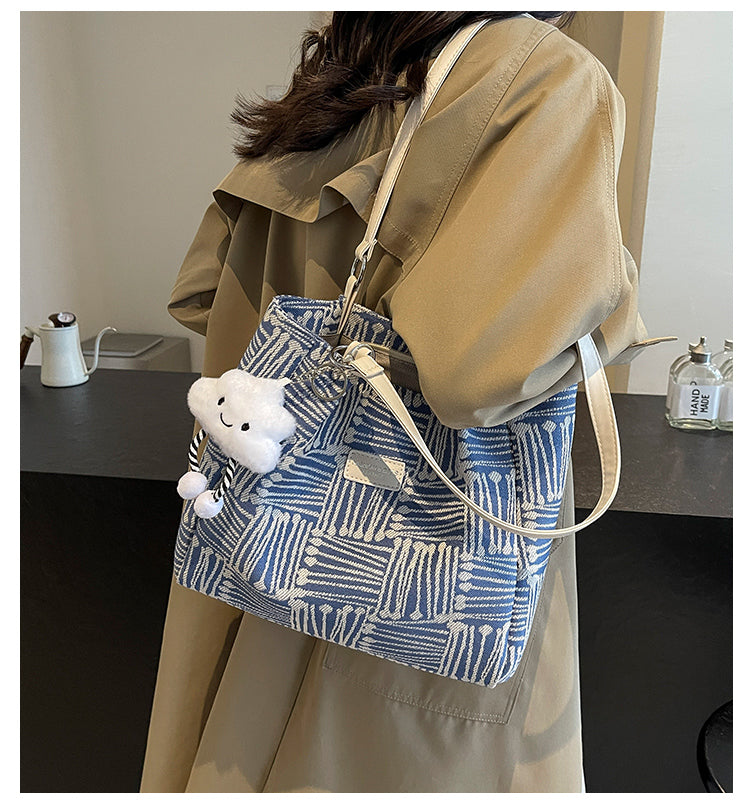 Stylish and spacious new women's shoulder bag, versatile and suitable for commuting or work, tote bag. Perfect as a birthday gift or other present.