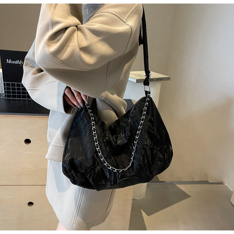 This year's trendy new women's shoulder bag, large capacity crossbody bag, commuter dumpling bag, perfect as a gift for mom, friend, or wife.