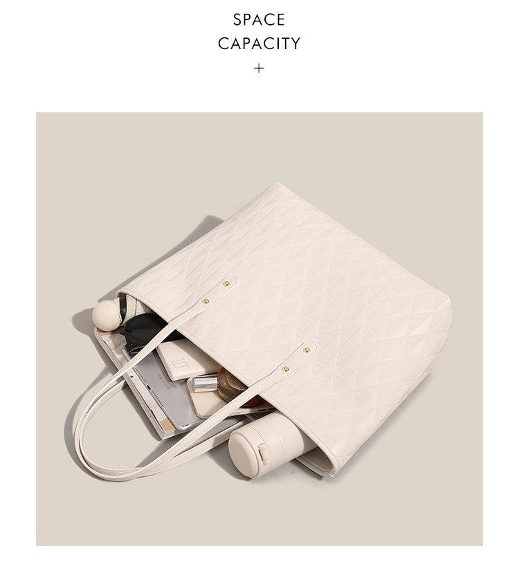 New large-capacity tote bag/shoulder bag with a sophisticated design, perfect for everyday commuting.