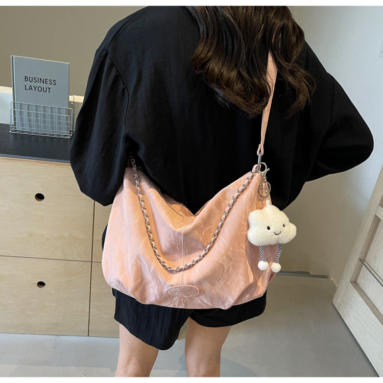 This year's trendy new women's shoulder bag, large capacity crossbody bag, commuter dumpling bag, perfect as a gift for mom, friend, or wife.