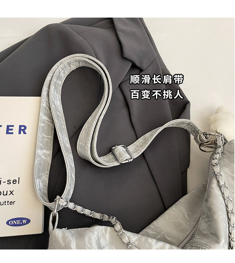 This year's trendy new women's shoulder bag, large capacity crossbody bag, commuter dumpling bag, perfect as a gift for mom, friend, or wife.