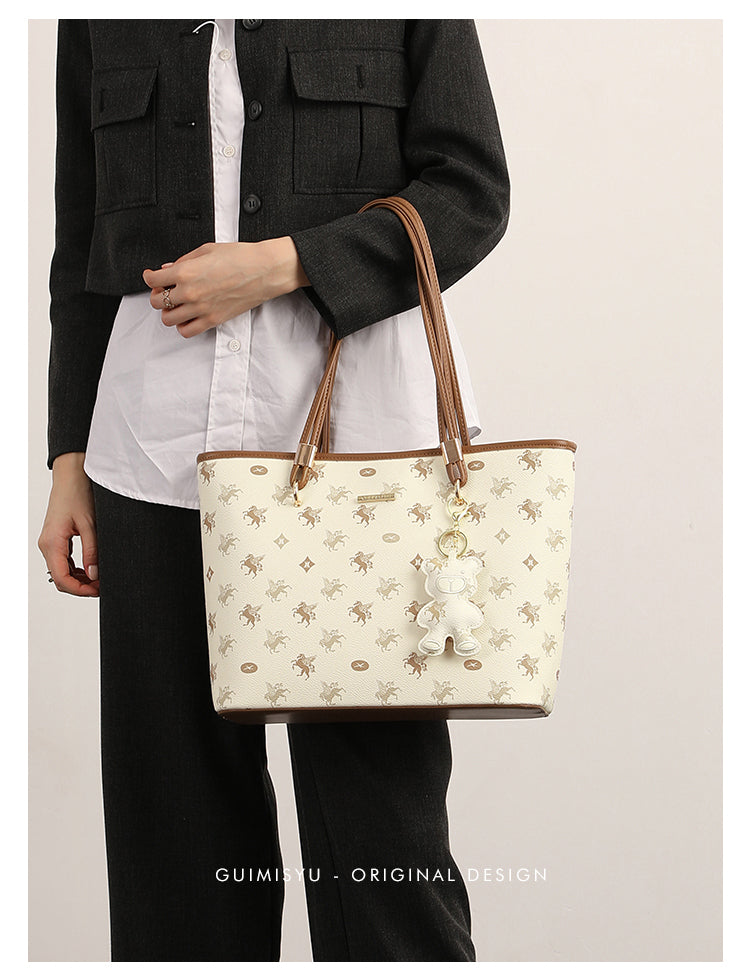 New niche handbag with large capacity for commuting to class, shoulder bag, or underarm bag.