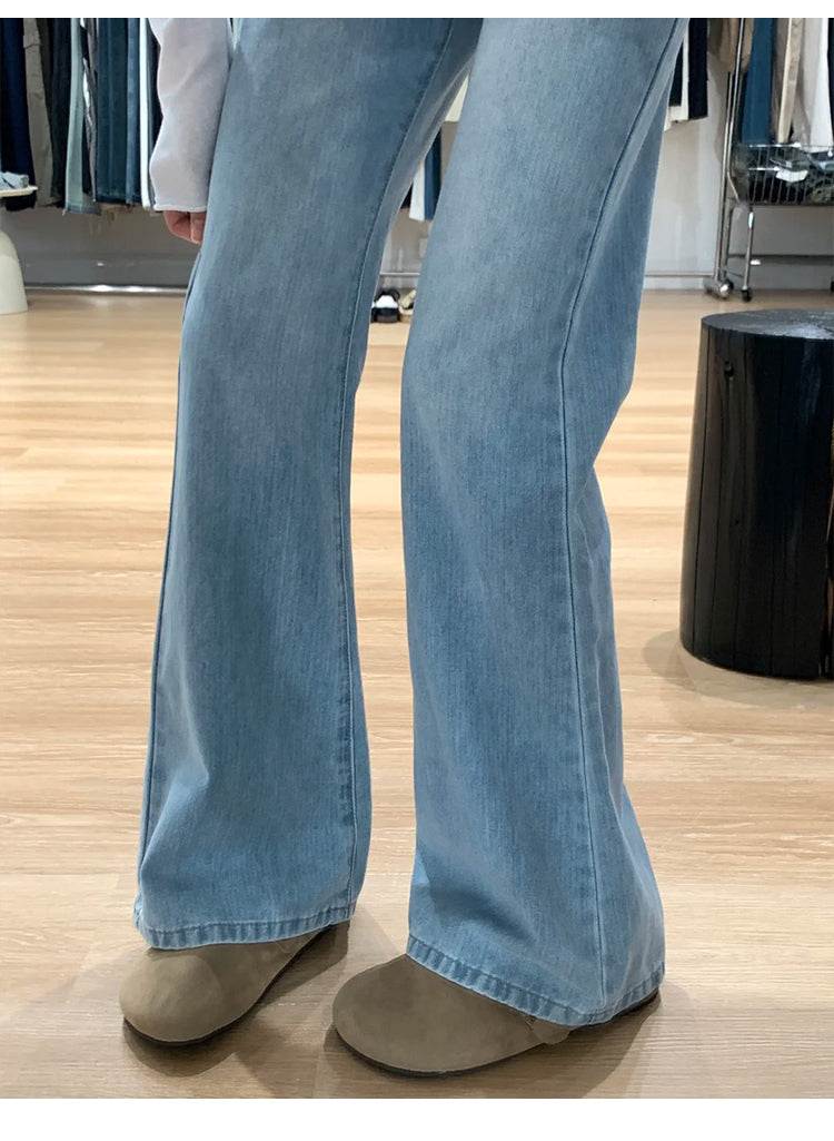 Light-colored stretch flared jeans for women, new autumn style, plus size, high-waisted, slimming, pear-shaped figure.