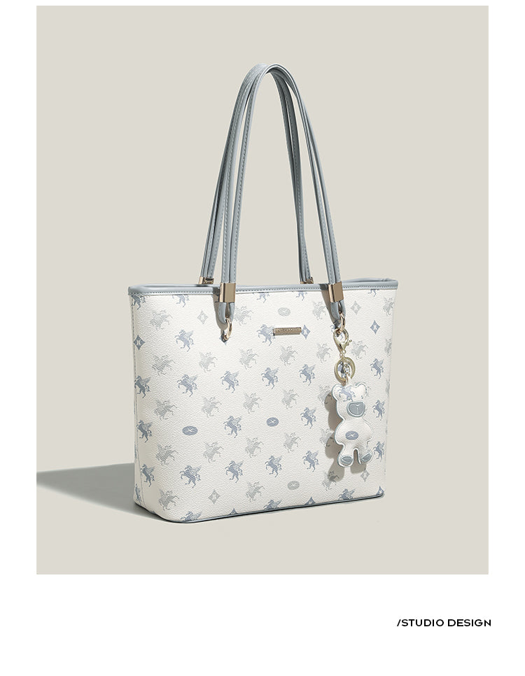 New niche handbag with large capacity for commuting to class, shoulder bag, or underarm bag.