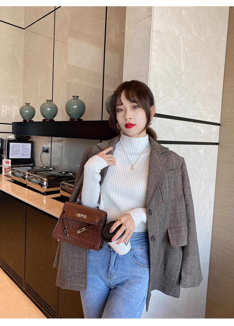 Women's high-neck sweater, new autumn and winter style, mid-neck base layer, high-end slim-fit knit top.