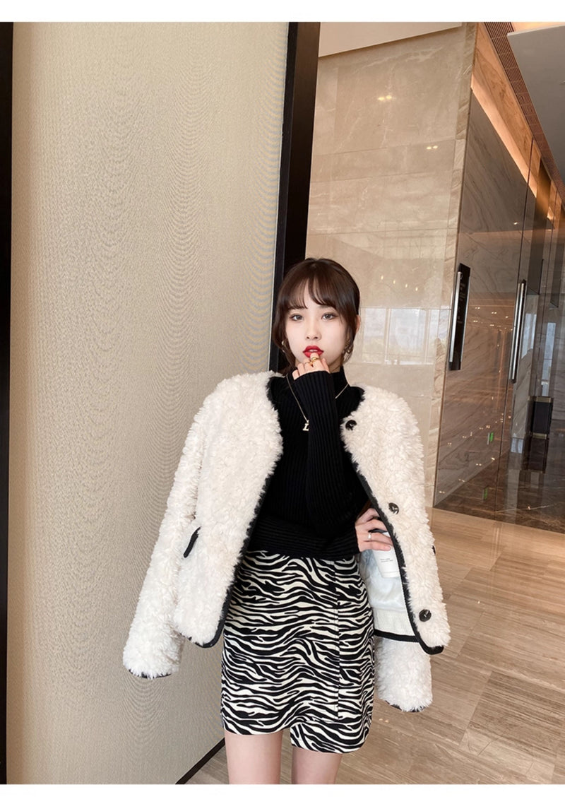 Women's high-neck sweater, new autumn and winter style, mid-neck base layer, high-end slim-fit knit top.