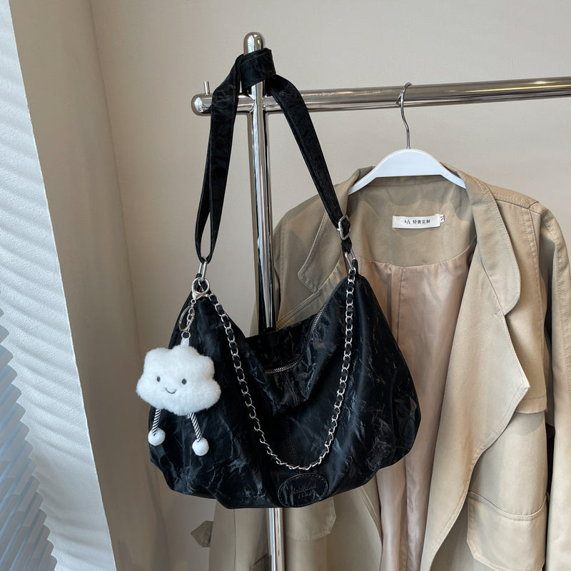 This year's trendy new women's shoulder bag, large capacity crossbody bag, commuter dumpling bag, perfect as a gift for mom, friend, or wife.