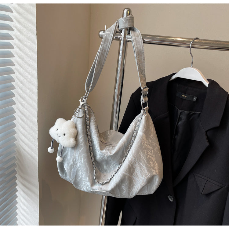 This year's trendy new women's shoulder bag, large capacity crossbody bag, commuter dumpling bag, perfect as a gift for mom, friend, or wife.