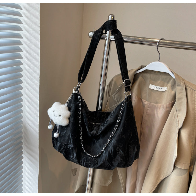 This year's trendy new women's shoulder bag, large capacity crossbody bag, commuter dumpling bag, perfect as a gift for mom, friend, or wife.