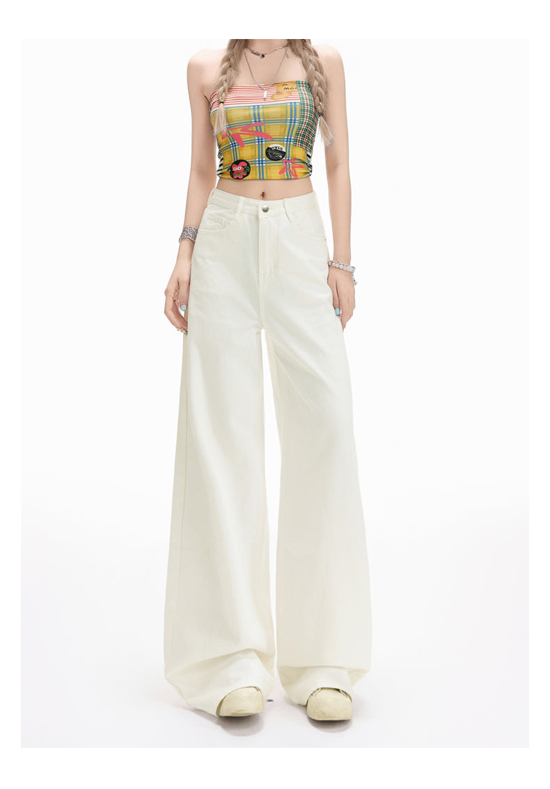 Stylish black high-waisted wide-leg jeans for women with pear-shaped figures, loose-fitting straight leg.