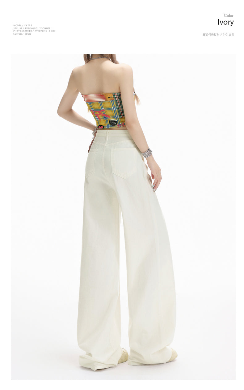 Stylish black high-waisted wide-leg jeans for women with pear-shaped figures, loose-fitting straight leg.