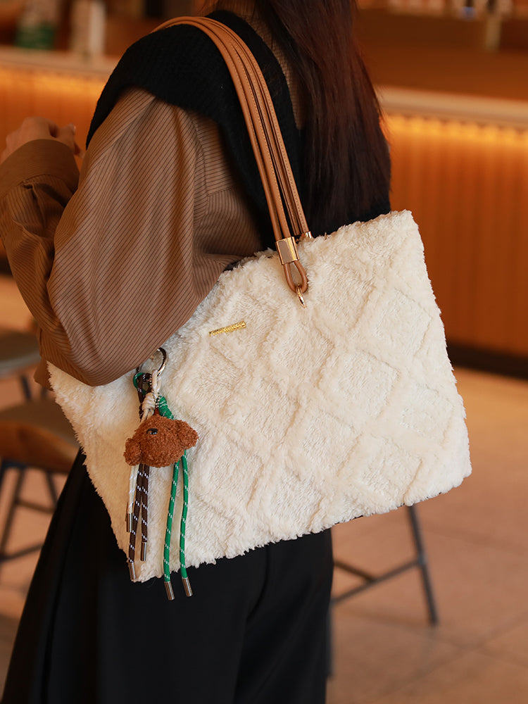 Unique design tote bag, new spring/summer plush commuter bag, versatile handbag, underarm bag, shoulder bag.