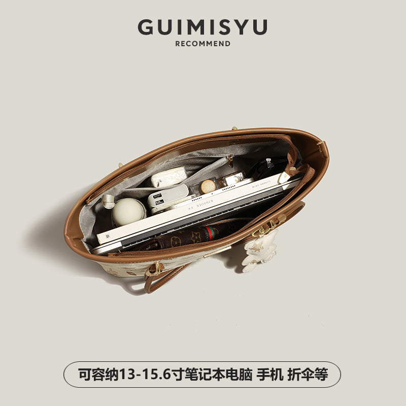 New niche handbag with large capacity for commuting to class, shoulder bag, or underarm bag.