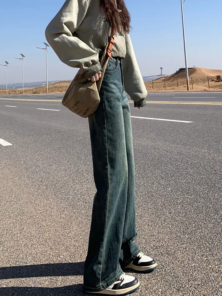 Cement gray fleece-lined slim-fit straight leg jeans for women, new style, high-waisted, slimming, wide-leg pants for petite women.