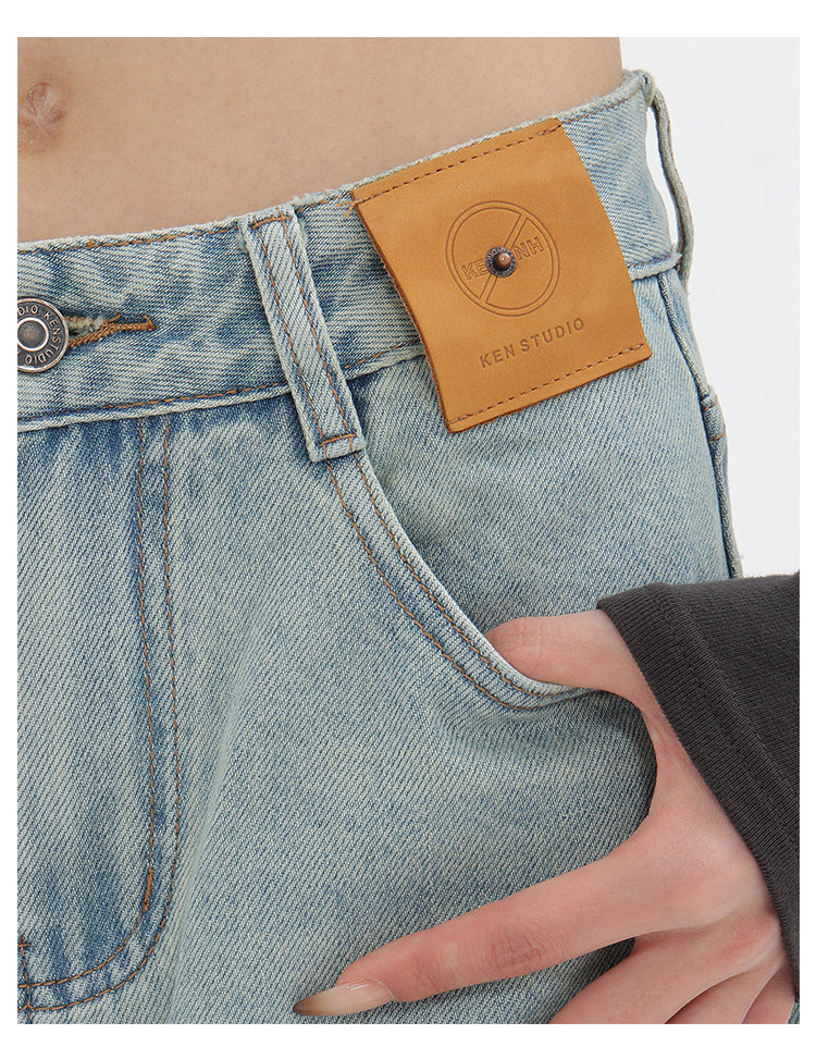 American retro blue straight-leg wide-leg jeans for women, casual and versatile, light-colored, floor-length trousers.